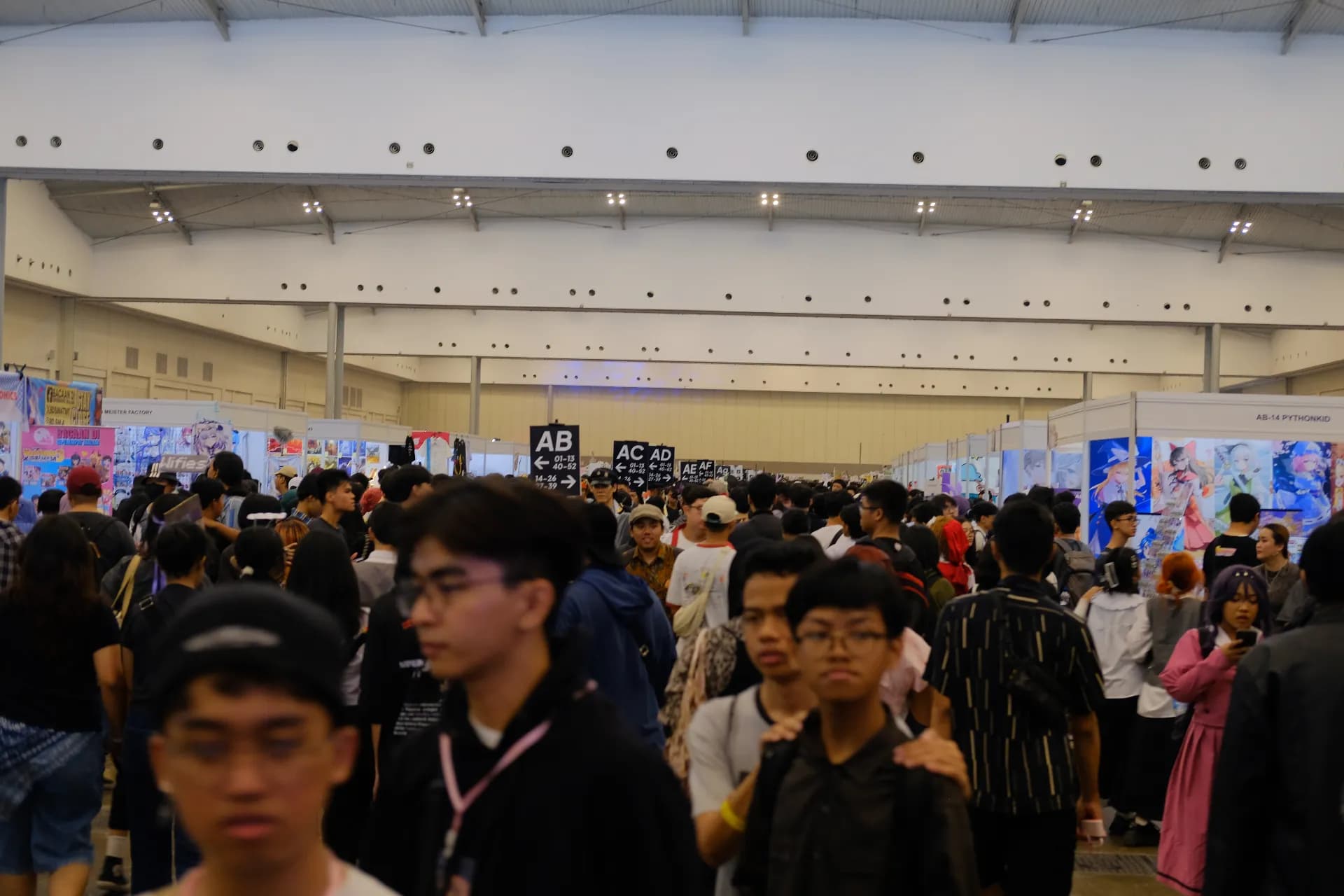 Potret Keseruan Day 1 Comifuro 22 di ICE BSD